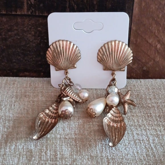 Vintage Gold Tone Seashell Bead Post Dangle Earrings - Picture 6 of 10